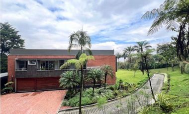 Venta hermosa casa en el Poblado, cerca al Tesoro