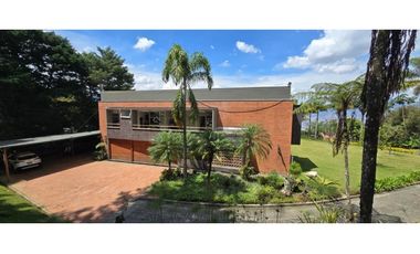 Venta hermosa casa en el Poblado, cerca al Tesoro