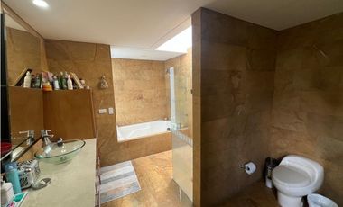 Venta hermosa casa en el Poblado, cerca al Tesoro