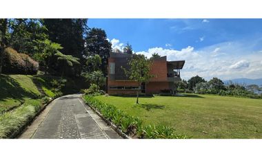 Venta hermosa casa en el Poblado, cerca al Tesoro