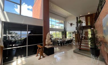 Venta hermosa casa en el Poblado, cerca al Tesoro