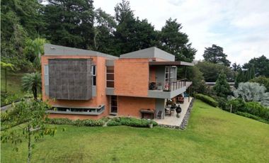 Venta hermosa casa en el Poblado, cerca al Tesoro