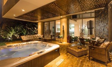 Venta de moderna casa domotizada, full acabados. El Poblado