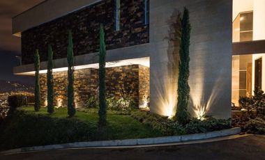 Venta de moderna casa domotizada, full acabados. El Poblado