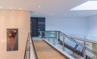 Venta de moderna casa domotizada, full acabados. El Poblado
