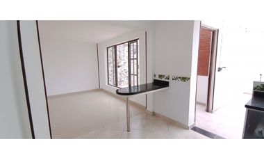 CASA EN VENTA EN COTA – 4 HABITACIONES, ZONA BBQ Y SEGURIDAD 24/7