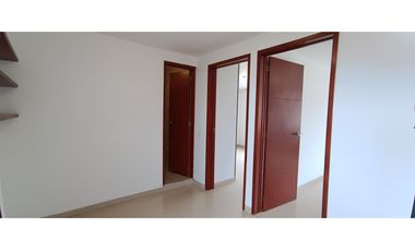 CASA EN VENTA EN COTA – 4 HABITACIONES, ZONA BBQ Y SEGURIDAD 24/7