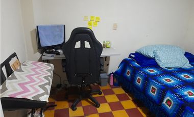 Venta de casa con local en la Estrella