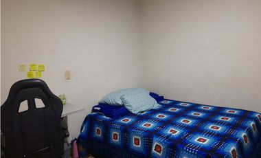 Venta de casa con local en la Estrella