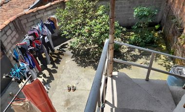 Venta de casa con local en la Estrella