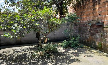 Venta de casa con local en la Estrella