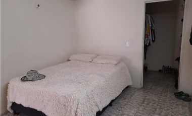 Venta de casa con local en la Estrella