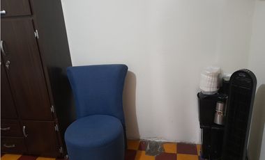 Venta de casa con local en la Estrella