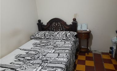 Venta de casa con local en la Estrella