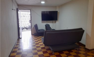Venta de casa con local en la Estrella