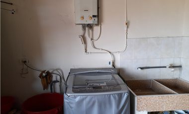 Venta de casa con local en la Estrella