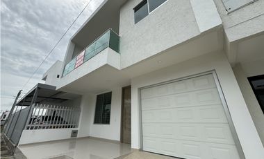 VENTA DE CASA DOS PISOS B/ ROSENDO GARCÉS ZONA ORIENTE  DE MONTERIA