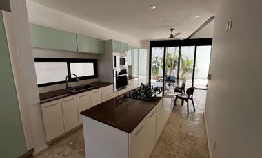 Villa de Lujo con Acabados de Mármol en Playa del Carmen, Residencial Bambu