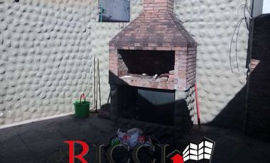 Casa PH en venta en Bernal Oeste