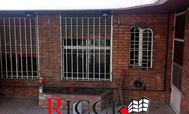 Casa PH en venta en Bernal Oeste