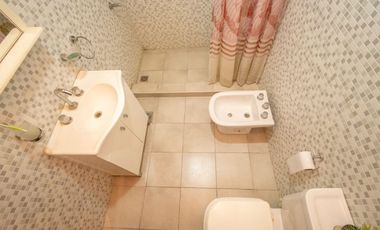 CASA QUINTA DE DOS DORMITORIOS Y PISCINA