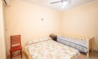 CASA QUINTA DE DOS DORMITORIOS Y PISCINA