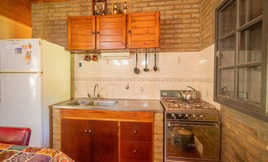 CASA QUINTA DE DOS DORMITORIOS Y PISCINA
