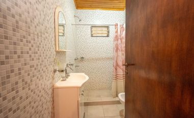 CASA QUINTA DE DOS DORMITORIOS Y PISCINA