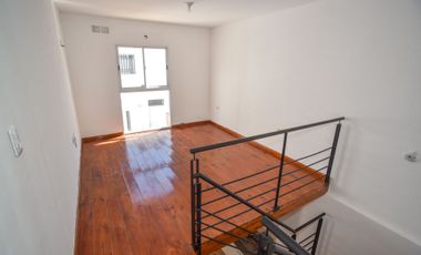 Departamento  duplex  a metros de Av. Gral Paz.