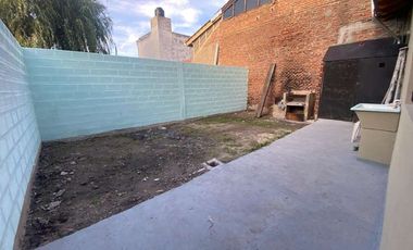 Departamento Tipo Casa en alquiler en Lanus Oeste