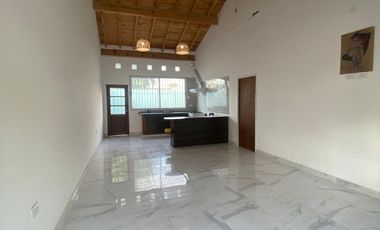 Departamento Tipo Casa en alquiler en Lanus Oeste
