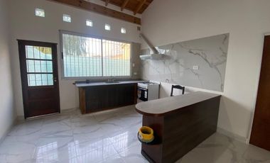 Departamento Tipo Casa en alquiler en Lanus Oeste