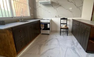 Departamento Tipo Casa en alquiler en Lanus Oeste