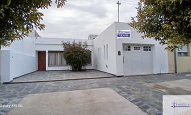 Casa en venta de 3 dormitorios c/ cochera en 9 de Julio
