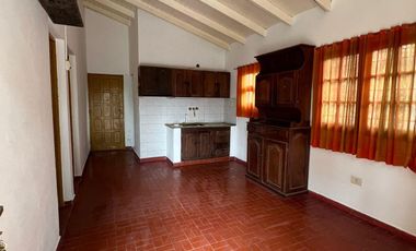 Casa en alquiler de 3 dormitorios c/ cochera en fontana