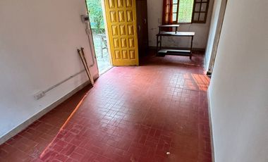 Casa en alquiler de 3 dormitorios c/ cochera en fontana