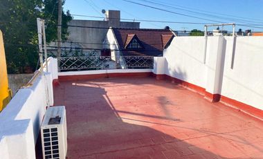 VENTA DE PH 2 AMBIENTES AL FRENTE CON TERRAZA