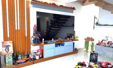 Hermosa y Moderna Casa Nueva en Cuenca Sector El Valle 5 Dorm 3,5 Baños