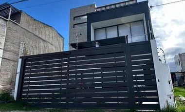 Hermosa y Moderna Casa Nueva en Cuenca Sector El Valle 5 Dorm 3,5 Baños