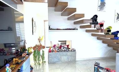 Hermosa y Moderna Casa Nueva en Cuenca Sector El Valle 5 Dorm 3,5 Baños