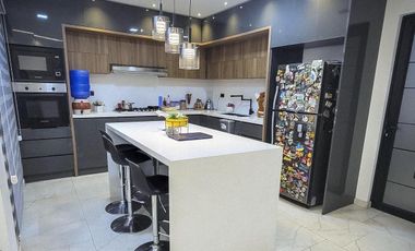 Hermosa y Moderna Casa Nueva en Cuenca Sector El Valle 5 Dorm 3,5 Baños