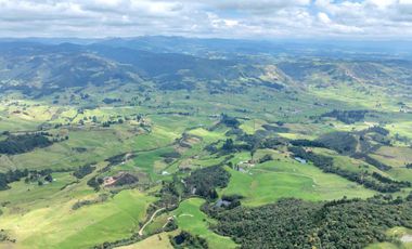 Hacienda en Venta en Tarqui, Cuenca, Azuay - 64,8 Hectareas - Hacienda Ganadera