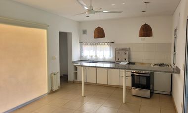Casas de Santa Maria | Alquiler | Casa de 4 dorm con  jardín sin expensas