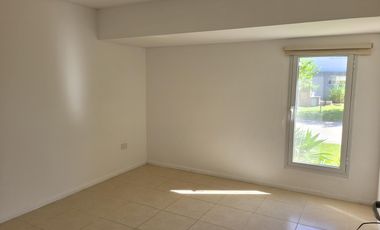 Casas de Santa Maria | Alquiler | Casa de 4 dorm con  jardín sin expensas