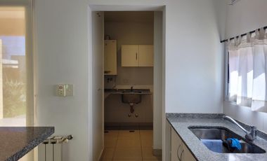 Casas de Santa Maria | Alquiler | Casa de 4 dorm con  jardín sin expensas