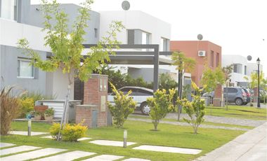Casas de Santa Maria | Alquiler | Casa de 4 dorm con  jardín sin expensas