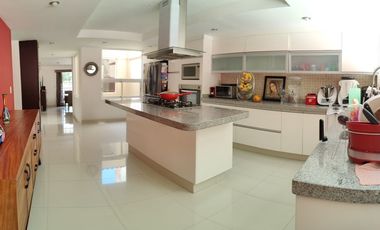 SE VENDE CASA EN LOMAS DE TECAMACHALCO (V)