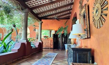 VENDE HERMOSA QUINTA  EN CUERNAVACA, REMODELADA, TIPO COLONIAL