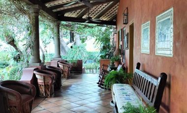 VENDE HERMOSA QUINTA  EN CUERNAVACA, REMODELADA, TIPO COLONIAL