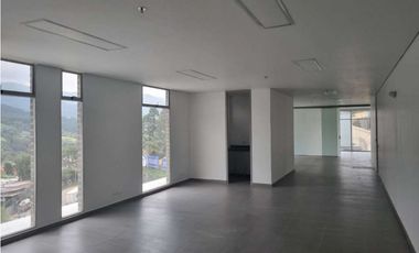 OFICINA EN VENTA/ARRIENDO EN CALDAS